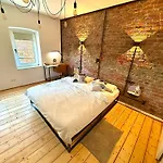 Suburban Loft דירה בוכום