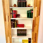 דירה Suburban Loft